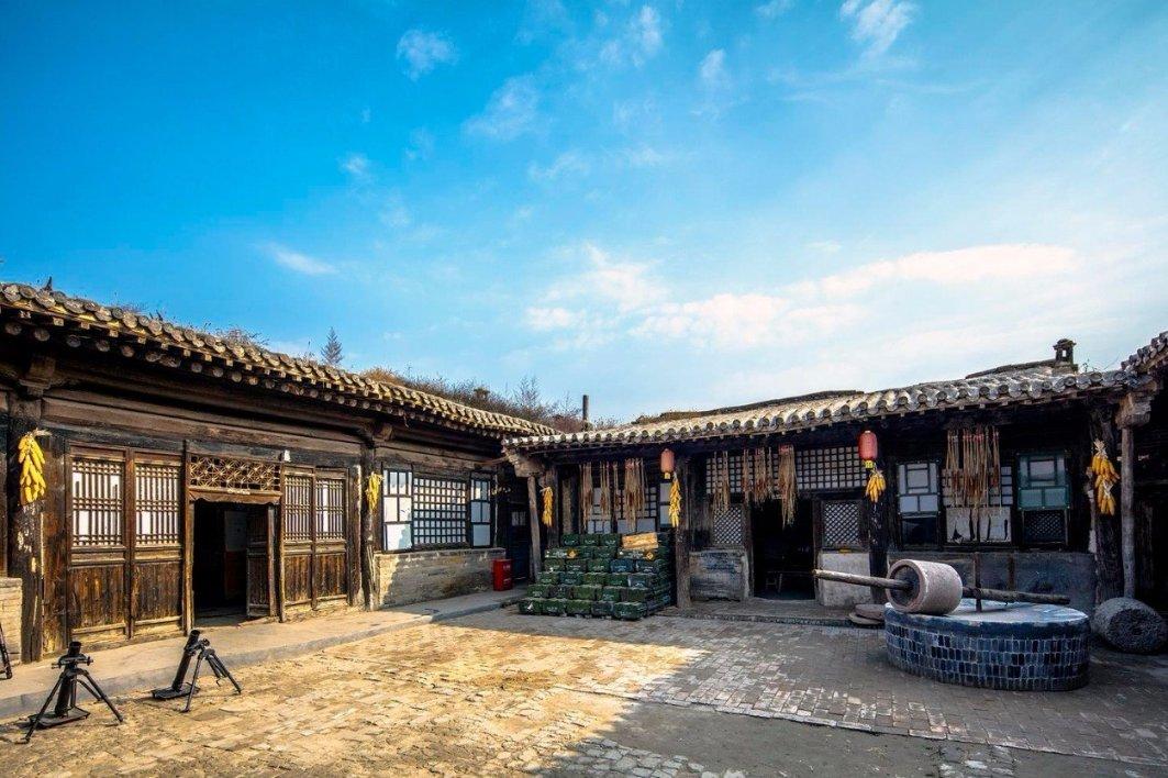 手指关节又麻又疼，尤其是中指疼得厉害，冬天遇冷疼得更严重，是怎么回事啊？